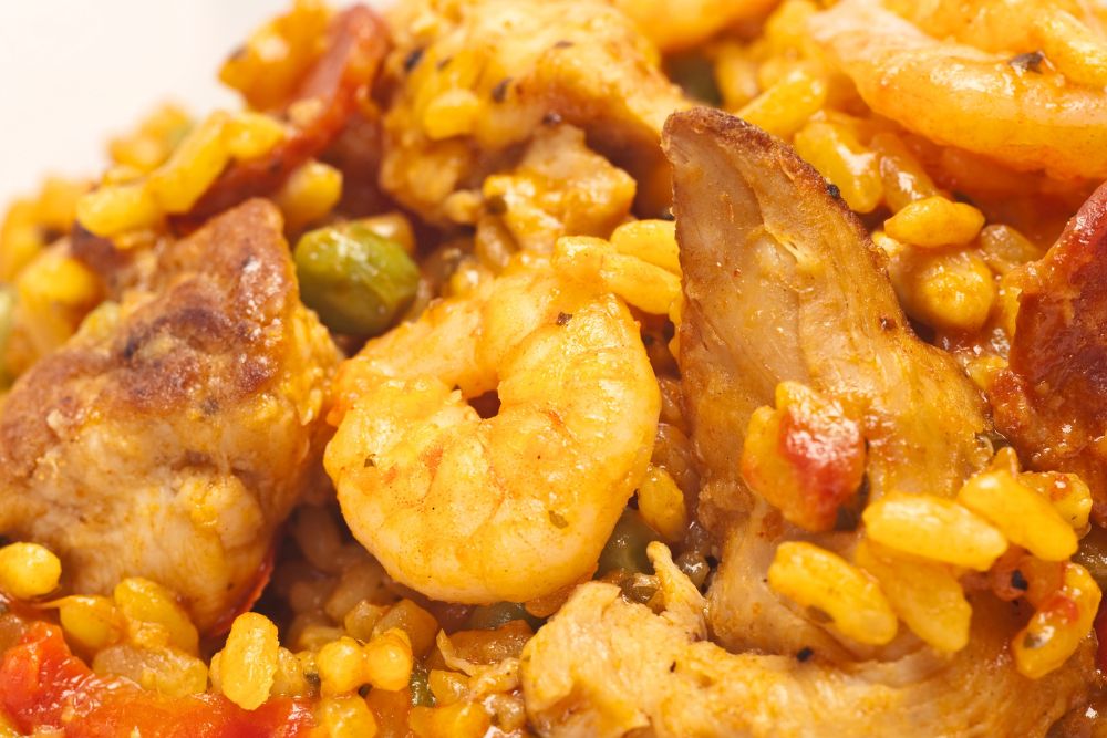 En este momento estás viendo Dónde Saborear la Mejor Paella en Madrid: Una Guía Gastronómica Esencial