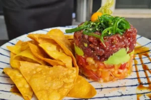 Lee más sobre el artículo Tendencias Gastronómicas 2024: ¿Qué Está Cocinando Qarnal?